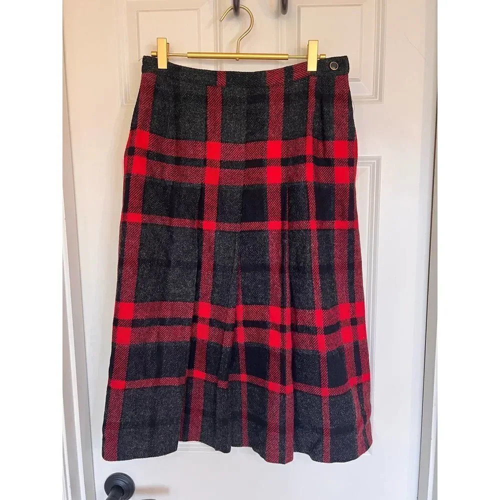 Vintage 100% wool red black plaid pleated skirt‎ size small medium